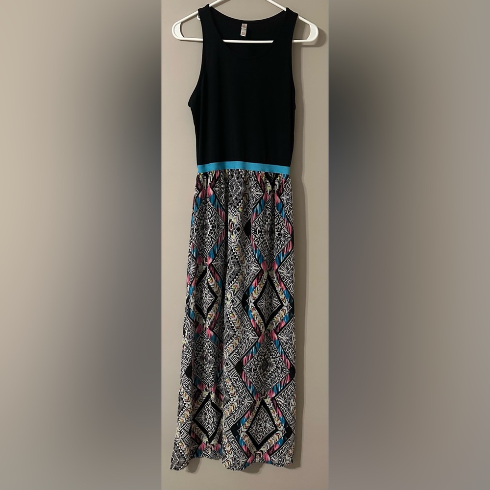 XHILARATION size MEDIUM tank top maxi.